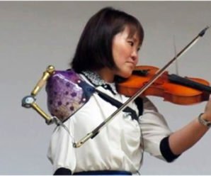 Манами Ито играет протезом на скрипке так, что дух захватывает